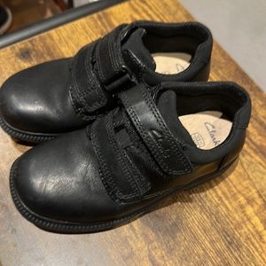 Clarks kids formal dress shoes - real leather 10 1/2 - black with straps